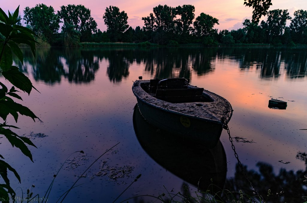 lonely-Boat.jpg